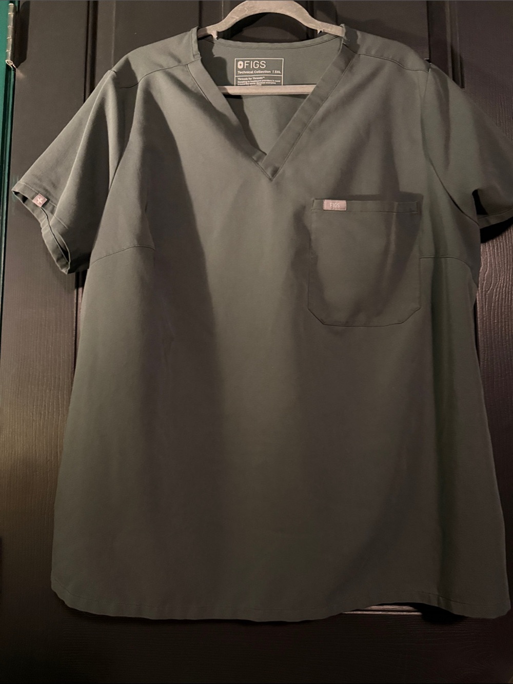 FIGS Green (Bonsai) V-Neck Scrub Top & jogger style pants SET